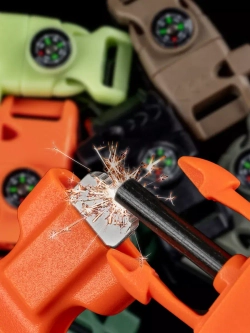 Фастекс со свистком, огнивом и компасом