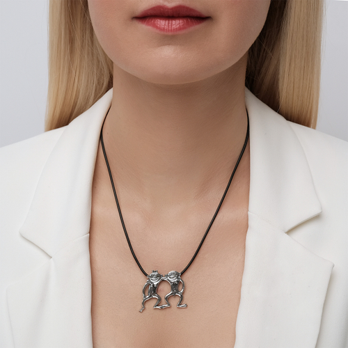 "Сюнти"  подвеска в серебряном покрытии из коллекции "Ералаш" от Jenavi с замком карабин