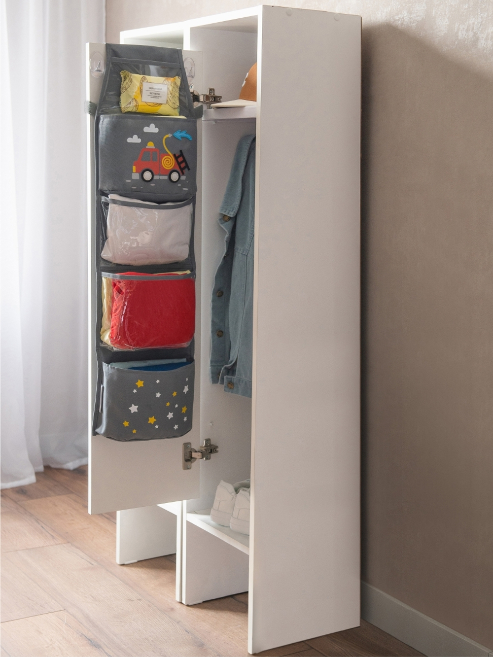 Кармашки для детского сада, на липучке. Пожарная с фетровыми колесами