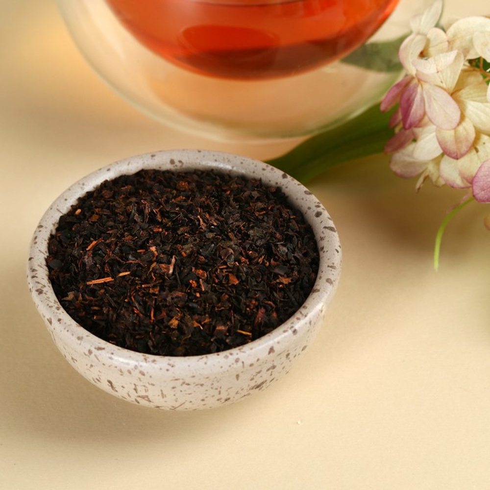 Подарочный набор «Ты совершенна»: крем-мёд с клубникой и хлопком 30 г × 2 шт., арахис в шоколадной глазури 70 г, чай чёрный с тропическими фруктами 50 г, ложка