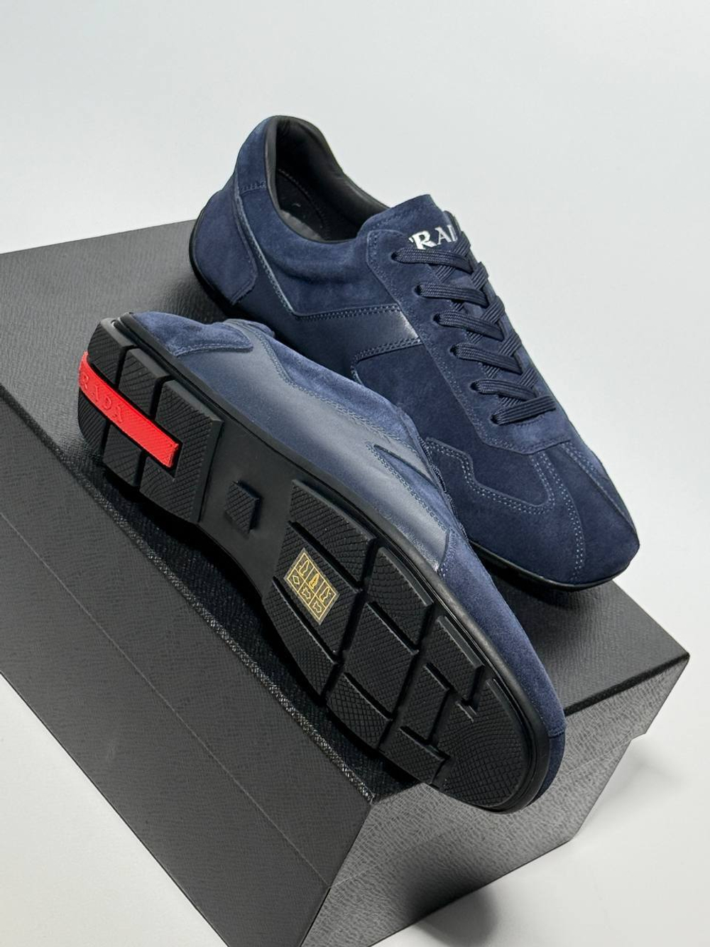 Кроссовки Prada