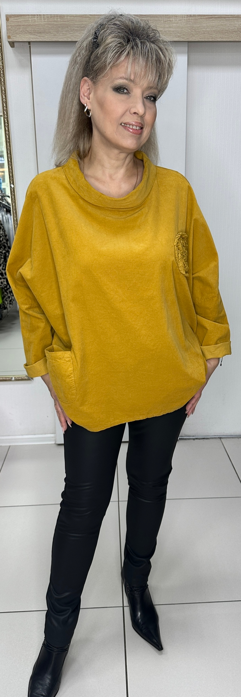 Однотонный блузон-пончо с хомутом из микро вельвета