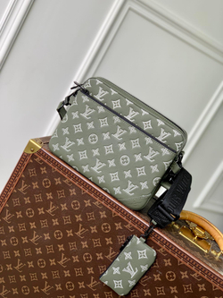 Louis Vuitton Trio Messenger
