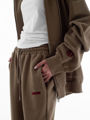 Спортивный костюм цвета хаки с лого