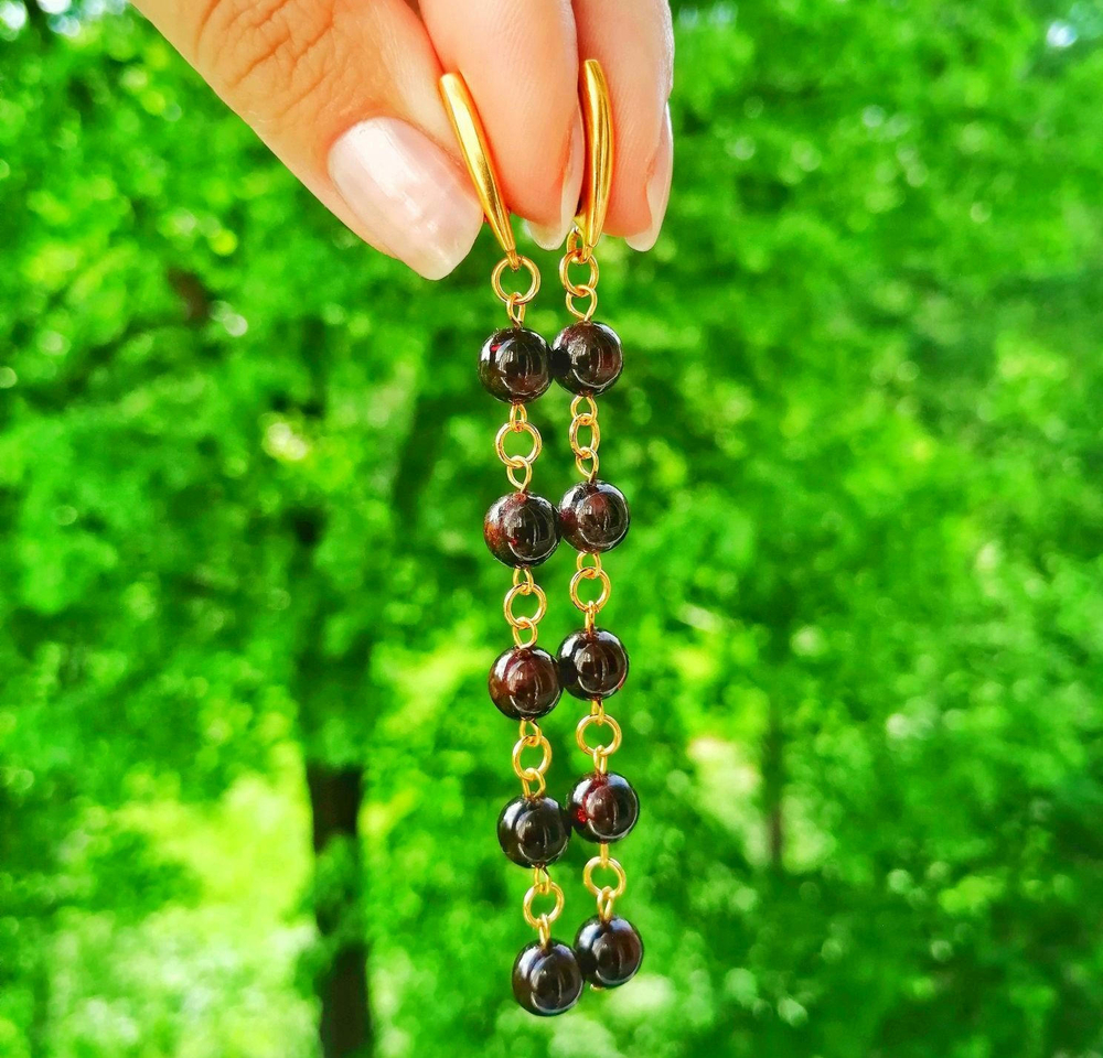 Серьги длинные с натуральными камнями гранат