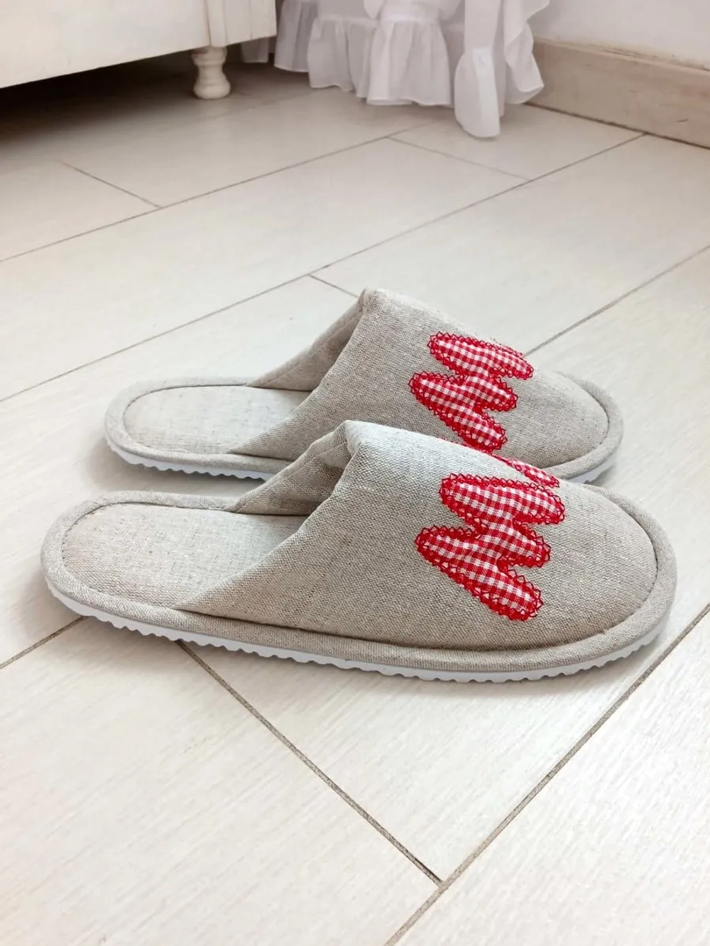Льняные тапочки с аппликацией "Мама"