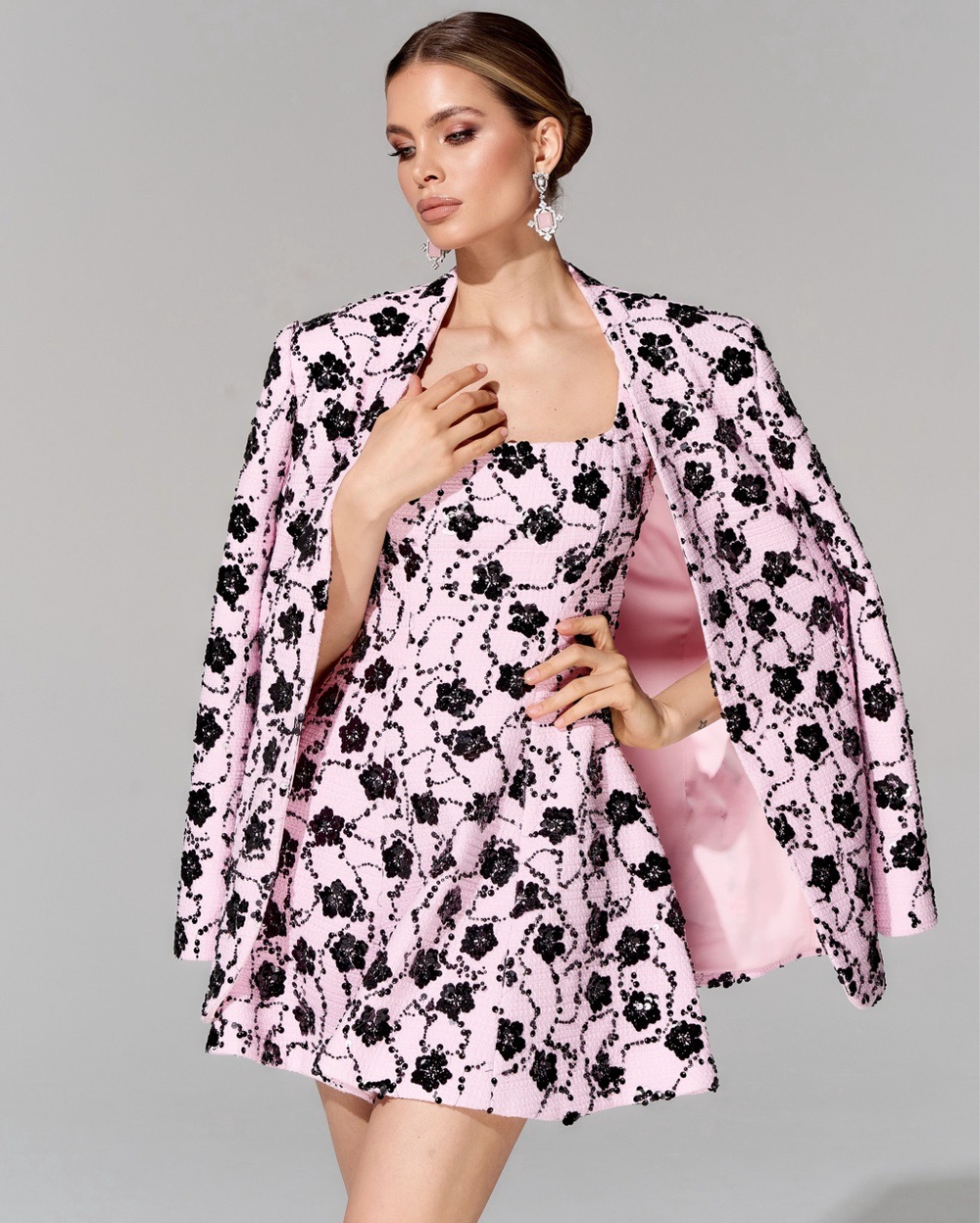 Платье длины мини из премиального твида