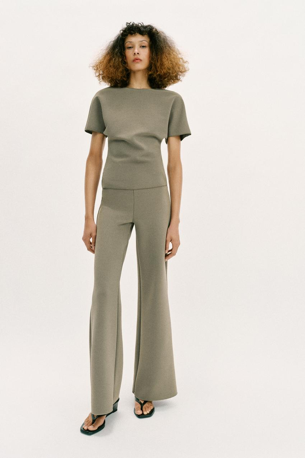 ZARA ТОП С ВЫРЕЗОМ И КОРОТКИМИ РУКАВАМИ, ХАКИ