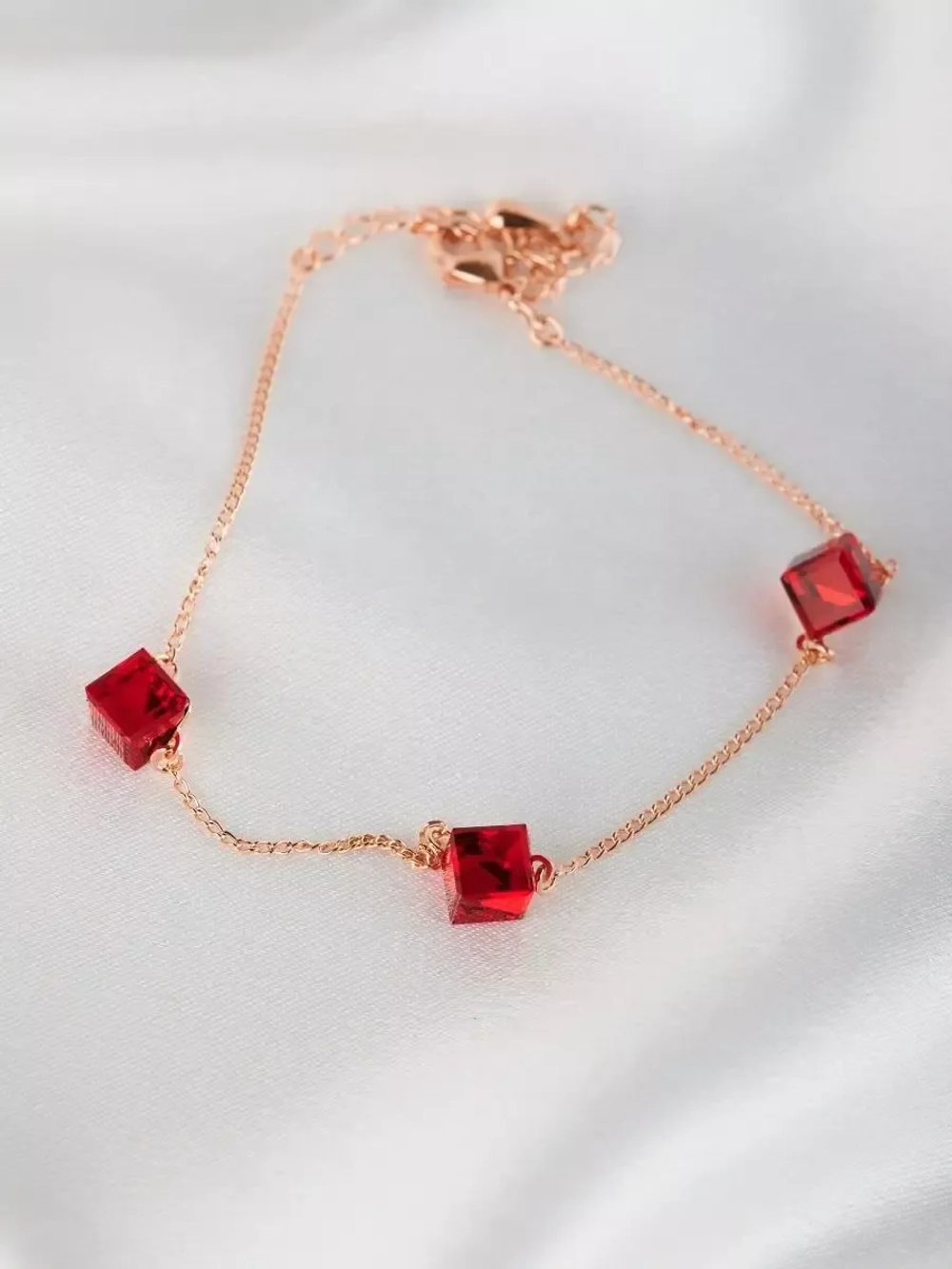 Браслет Миражи с красными кристаллами-кубиками Swarovski