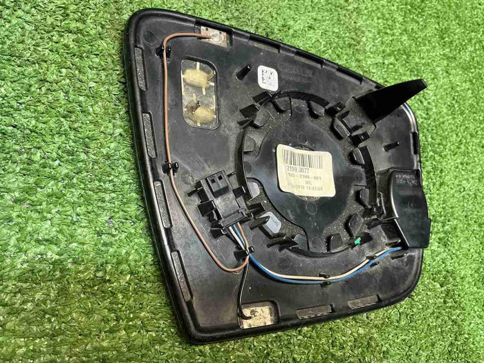 Зеркальный элемент левый Maserati Levante (16-24)