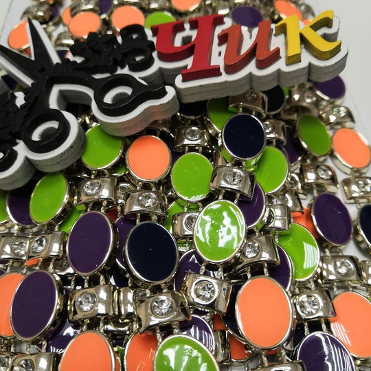 Восточные бусы со стразами на нитке