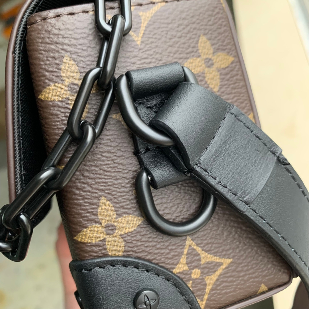 Louis Vuitton Steamer Wearable Wallet