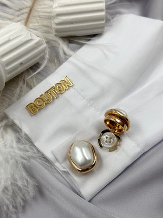 Накладка на пуговицу золотистая с жемчугом неровной формы