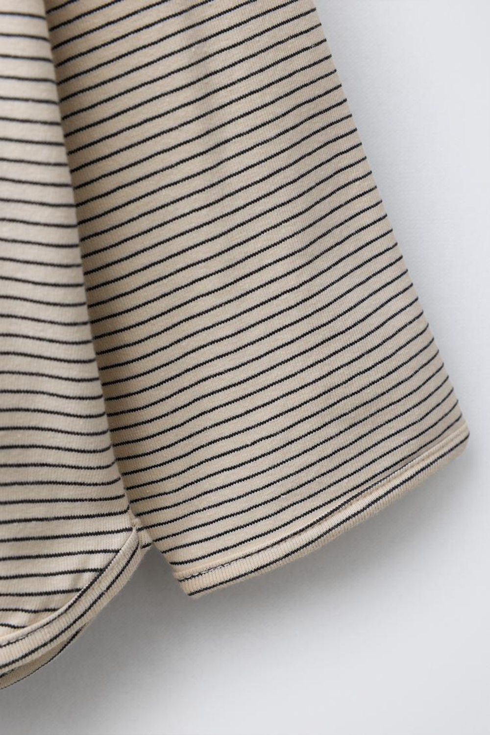 ZARA ФУТБОЛКА В ПОЛОСКУ С ВЫШИТЫМИ СЕРДЦАМИ, ЧЕРНЫЙ/ЭКРЮ