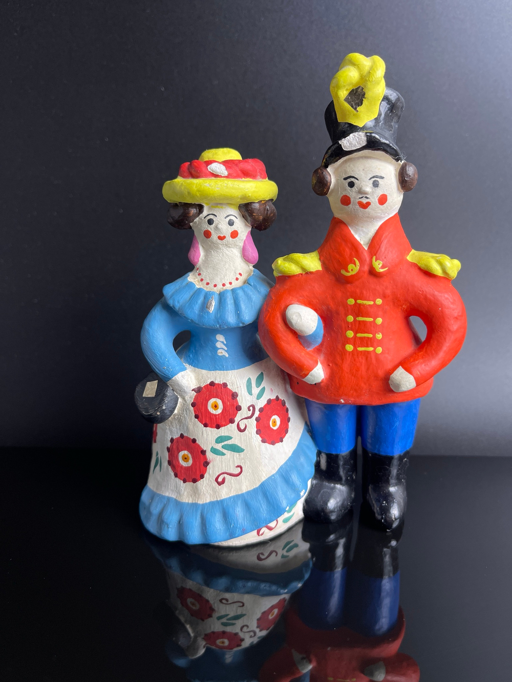 Дымковская игрушка Барыня с гусаром, 15 см, ручная роспись, винтаж, 1980-1990 гг