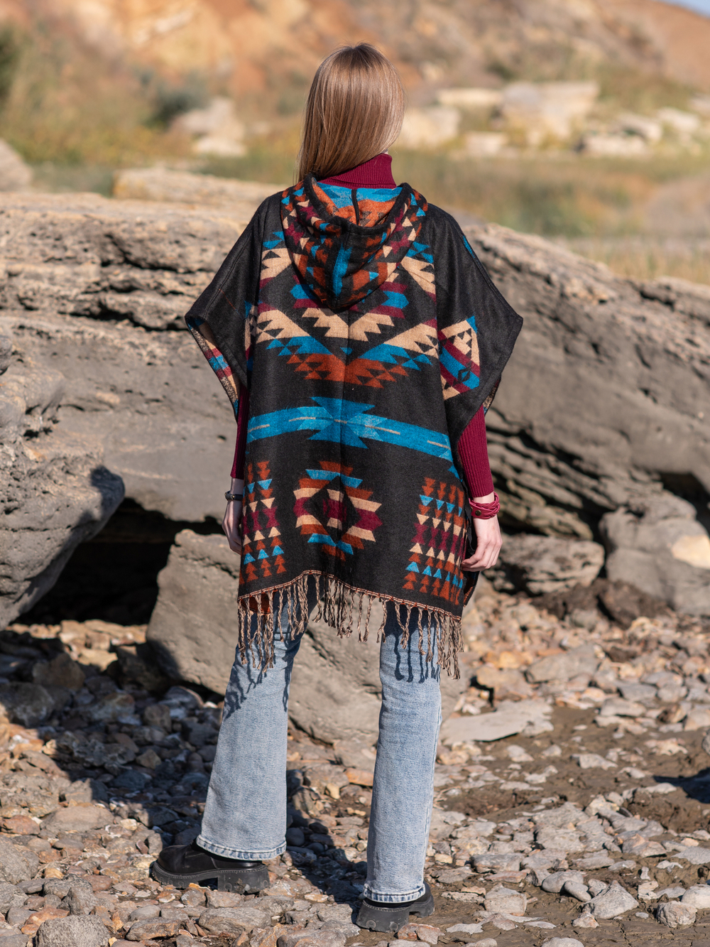 Пончо шерстяное с орнаментом