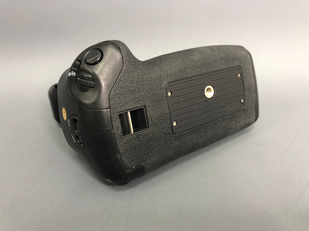 Canon BG-E11