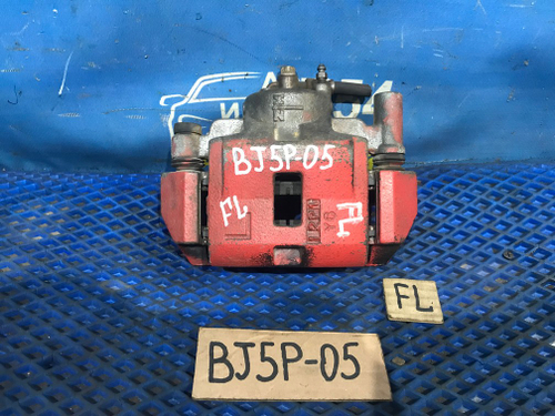 Суппорт тормозной передний левый MAZDA FAMILIA 2000