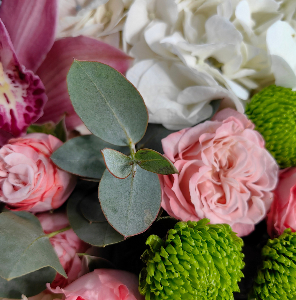 Авторский букет с гортензиями в "облачке"