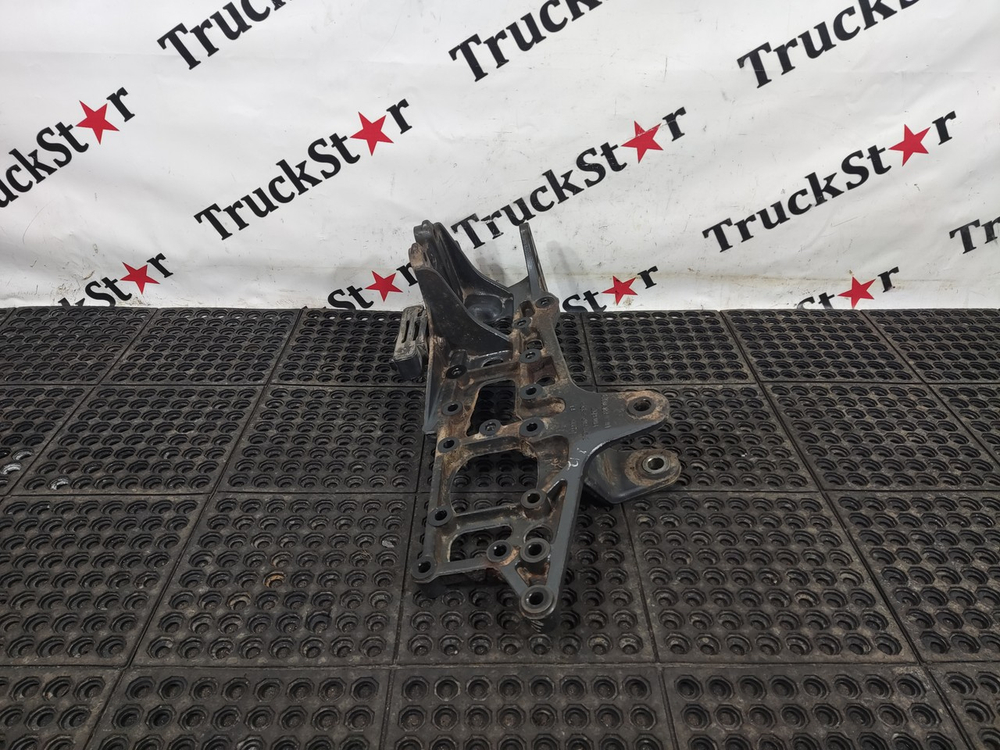 Кронштейн рессоры передней правый