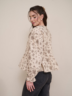 Блузка с баской с длинным рукавом