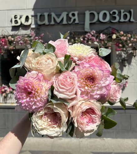 Букет из роз и георгин