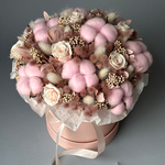 «Карамель» - композиция из стабилизированных цветов и сухоцветов