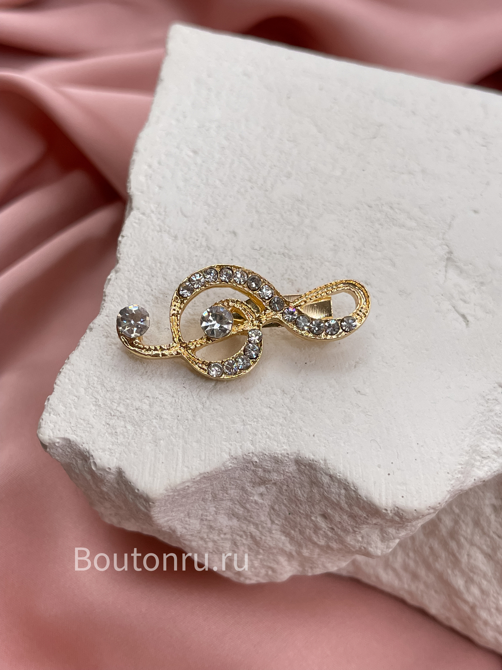 Брошь "Скрипичный ключ" золотистая в стразах