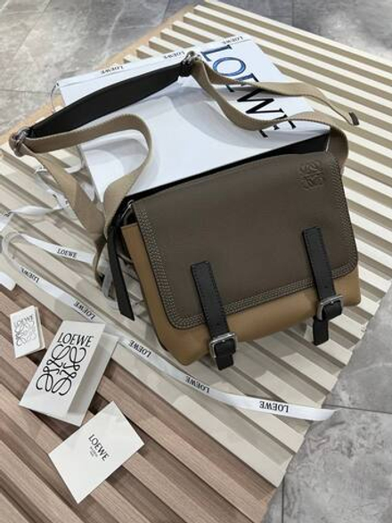 Сумка-мессенджер Loewe