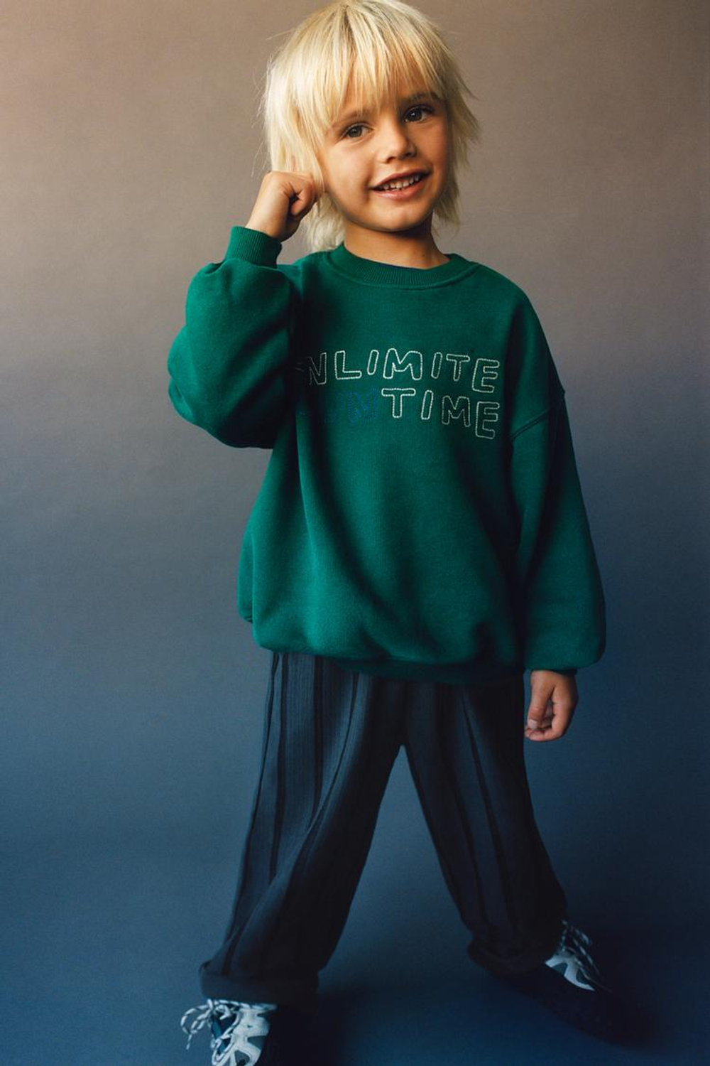 ZARA ТОЛСТОВКА С ВЫШИТОЙ НАДПИСЬЮ, ЗЕЛЕНЫЙ