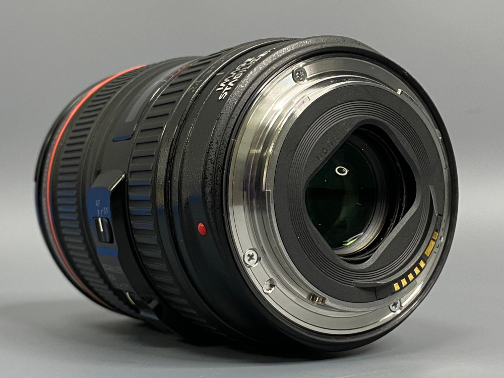 Canon 24-105mm 4L IS USM царапинки на линзе