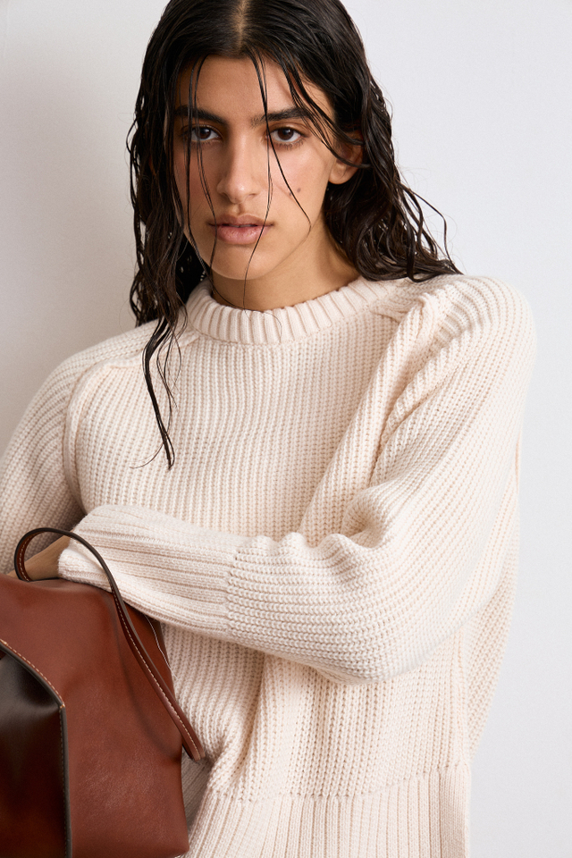 Джемпер вязанный с открытыми срезами