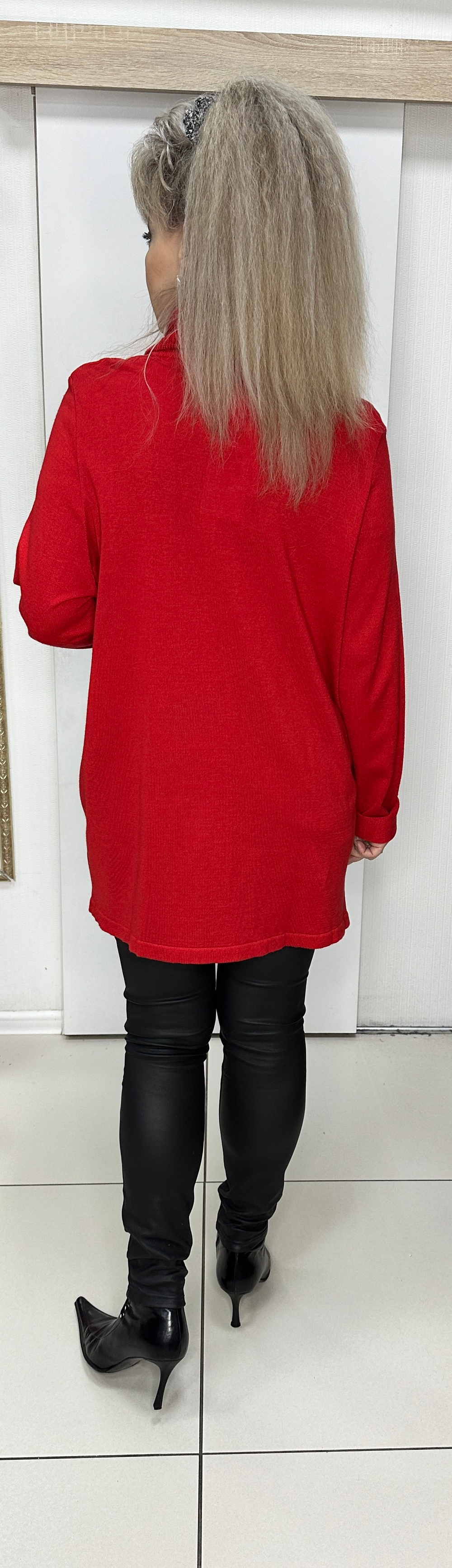 Красный джемпер-свитер