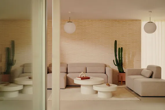 Neom 2-х местный диван со задним модулем бежевого цвета 244 см