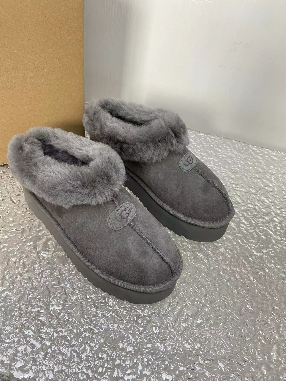 UGG