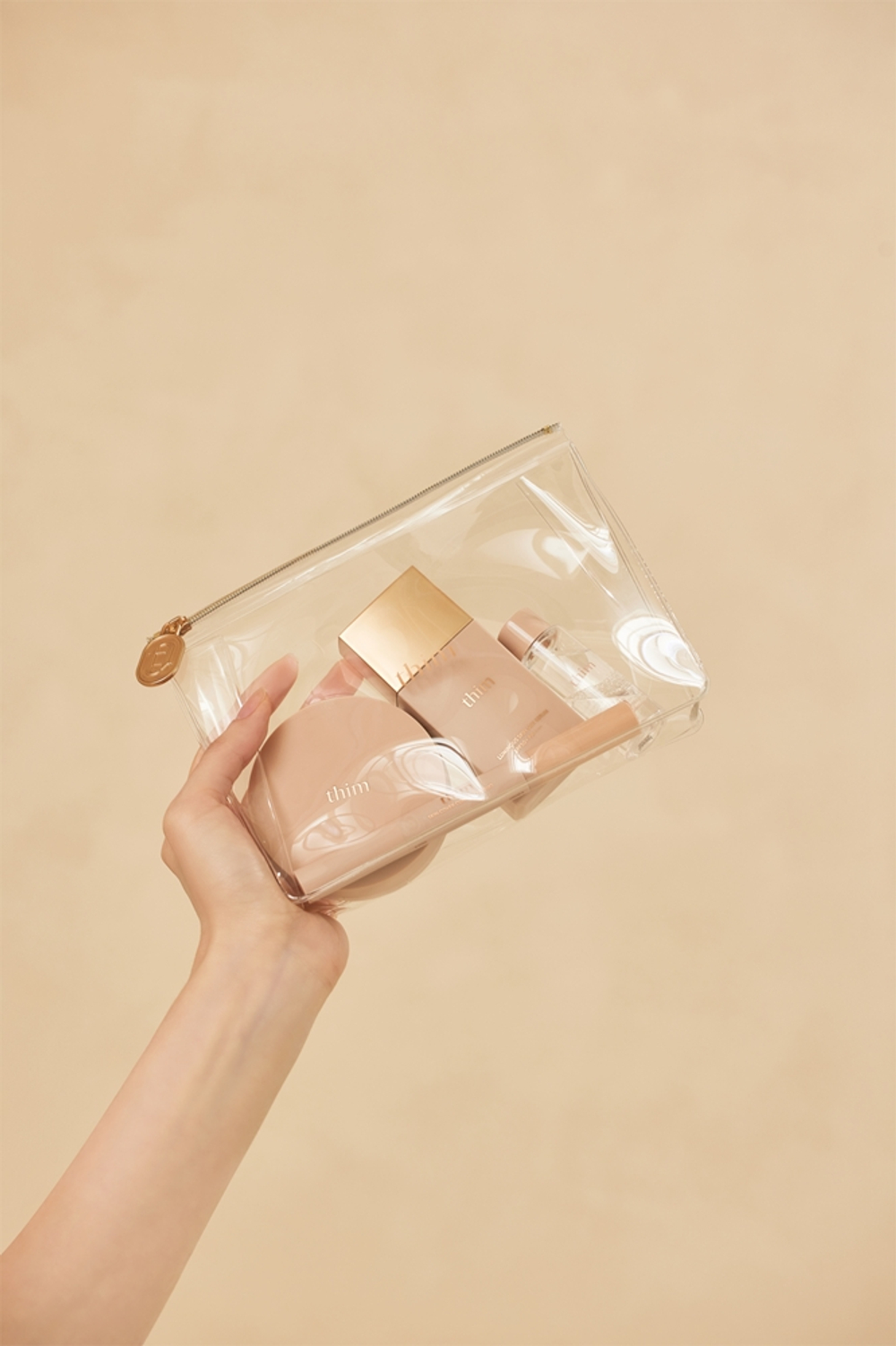 thim Luminous Skin Cushion - Долговременная основа в губке для сияния и увлажнения оттенок 21 Light Beige, 15 g