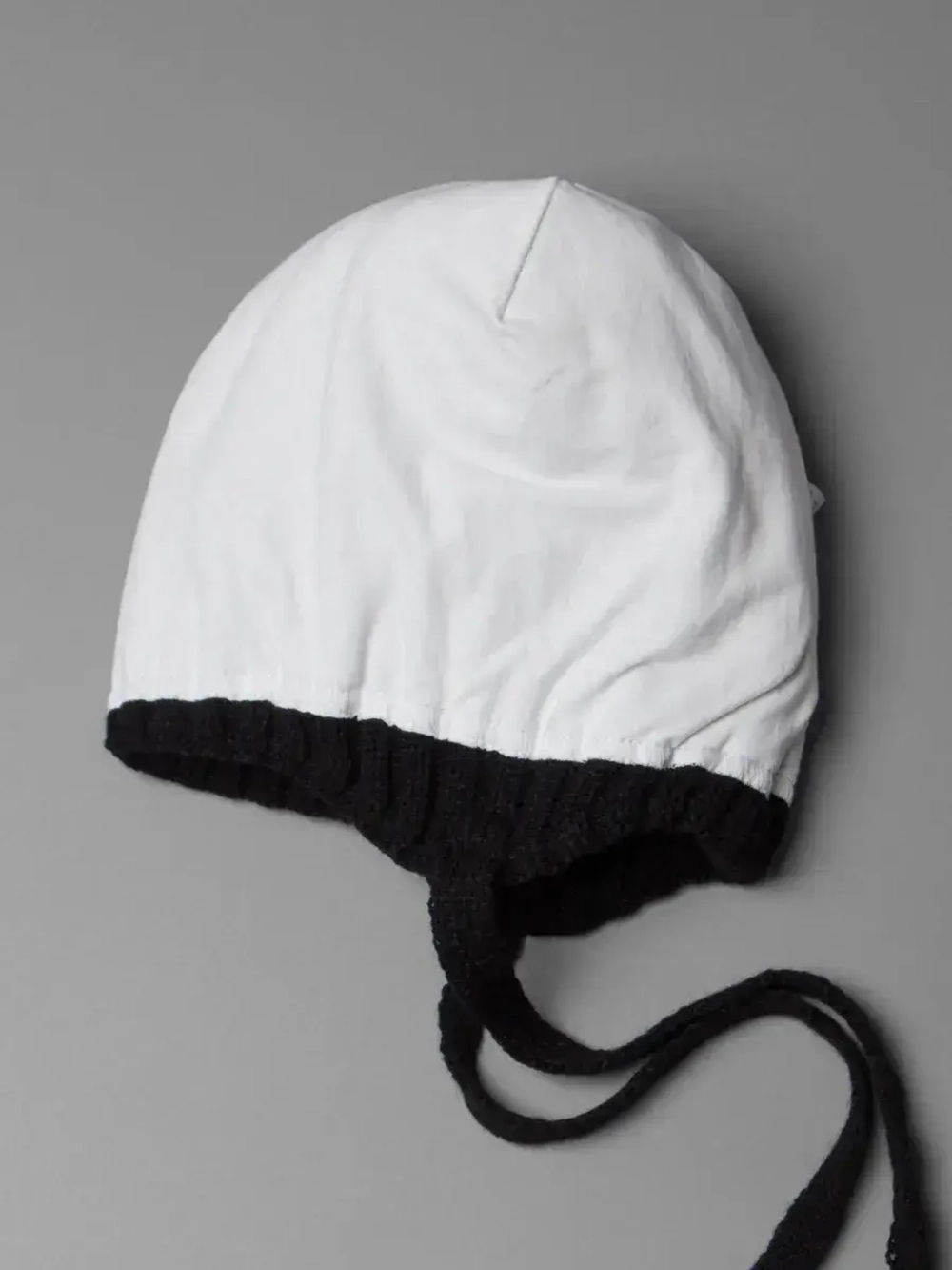 Шапка детская на осень и снуд с завязками