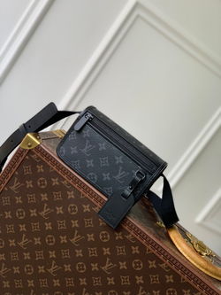 Louis Vuitton Bosphore Wearable Wallet
