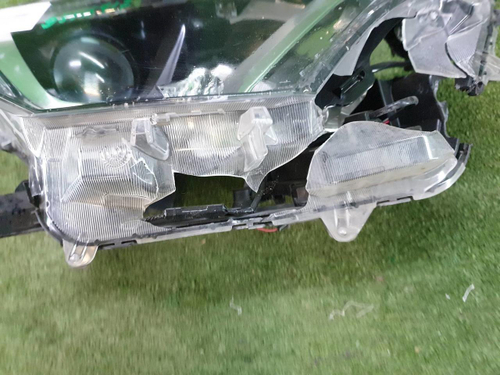 Битая Фара правая Toyota RAV4 4 CA40 (2015-2019) LED
