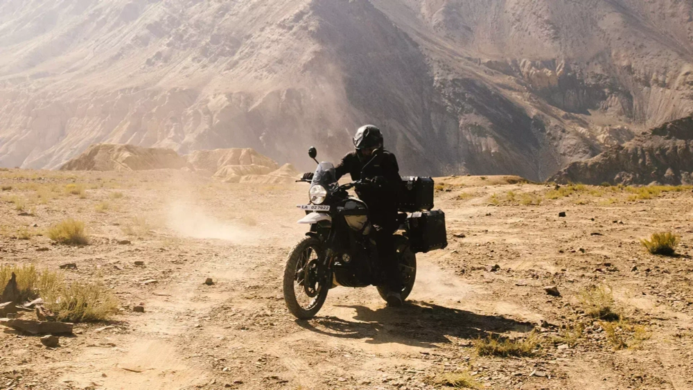 Royal Enfield Himalayan 450 Hanle Black (Premium / бескамерные шины)