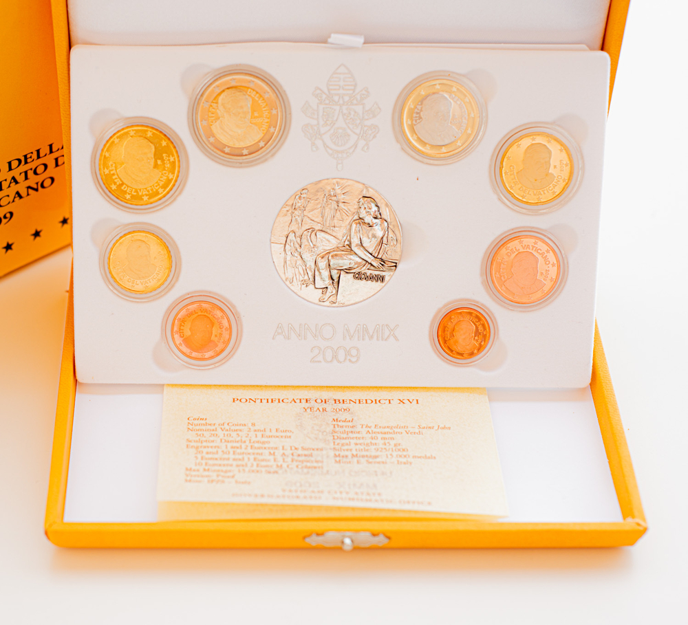 Vatican City 2009 Proof Coin Set – Benedict XVI with Silver Medal