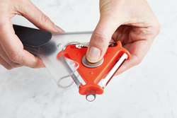 Овощечистка Tri-Peeler Joseph Joseph