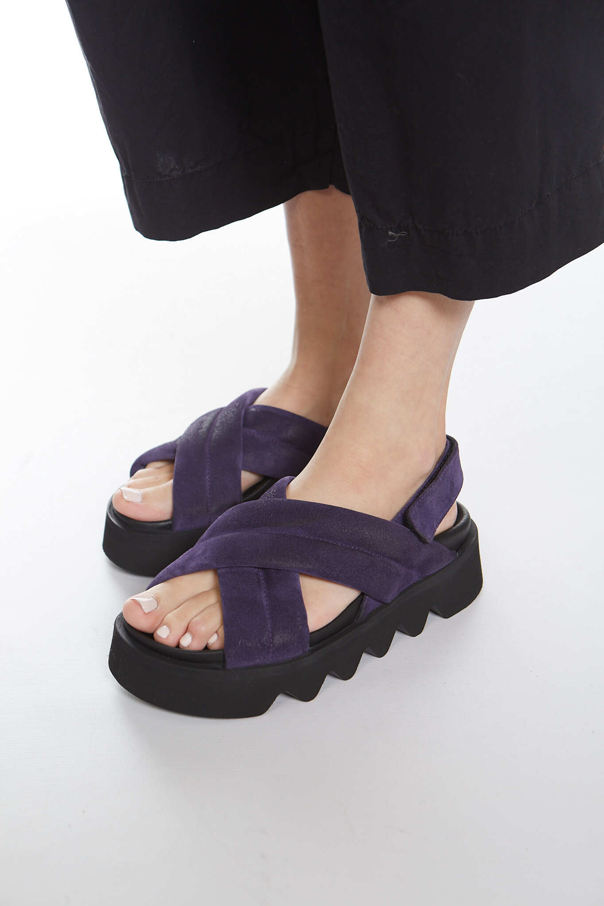 САНДАЛИИ ИЗ ЗАМШИ