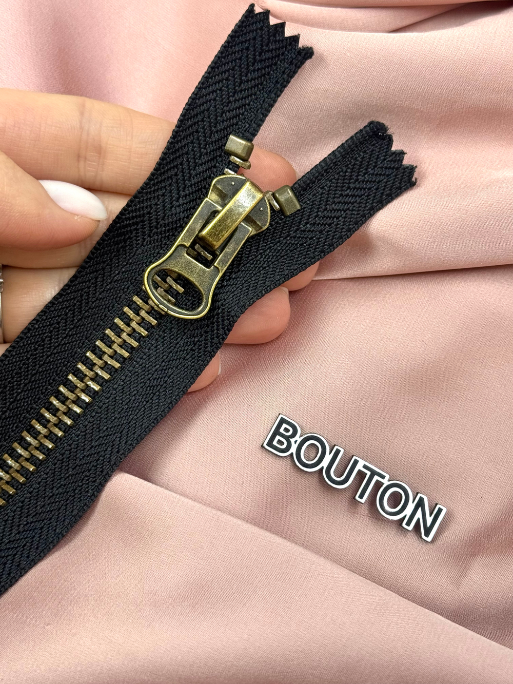 Молния черная с бронзовым массивным бегунком