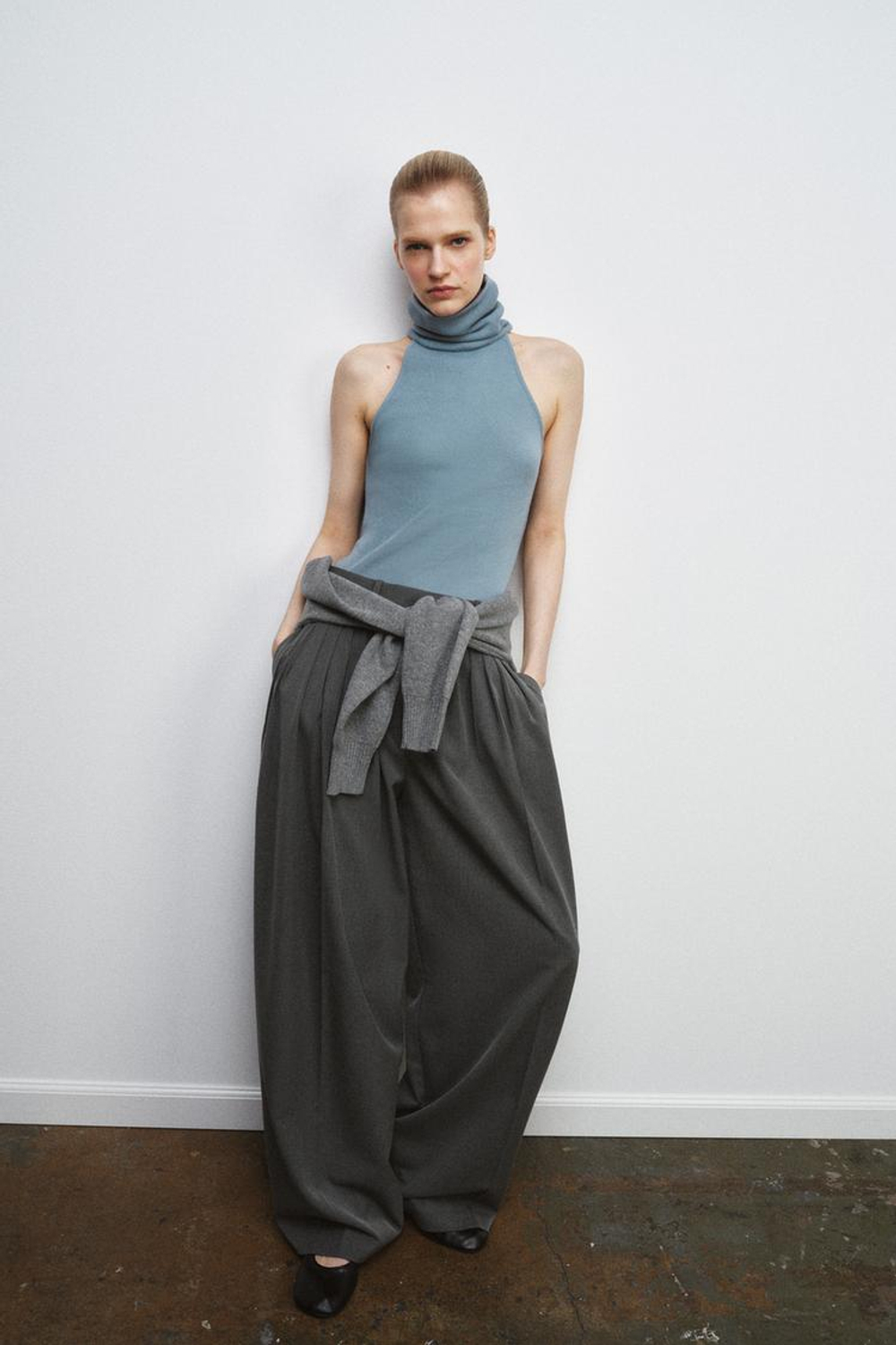 ZARA ТОП С ВЫСОКИМ ВОРОТНИКОМ БЕЗ РУКАВОВ, ГОЛУБОЙ