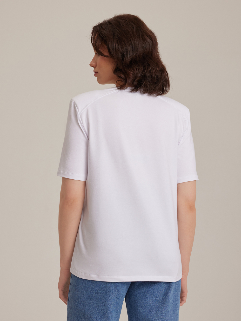 Футболка со съемными подплечниками белая