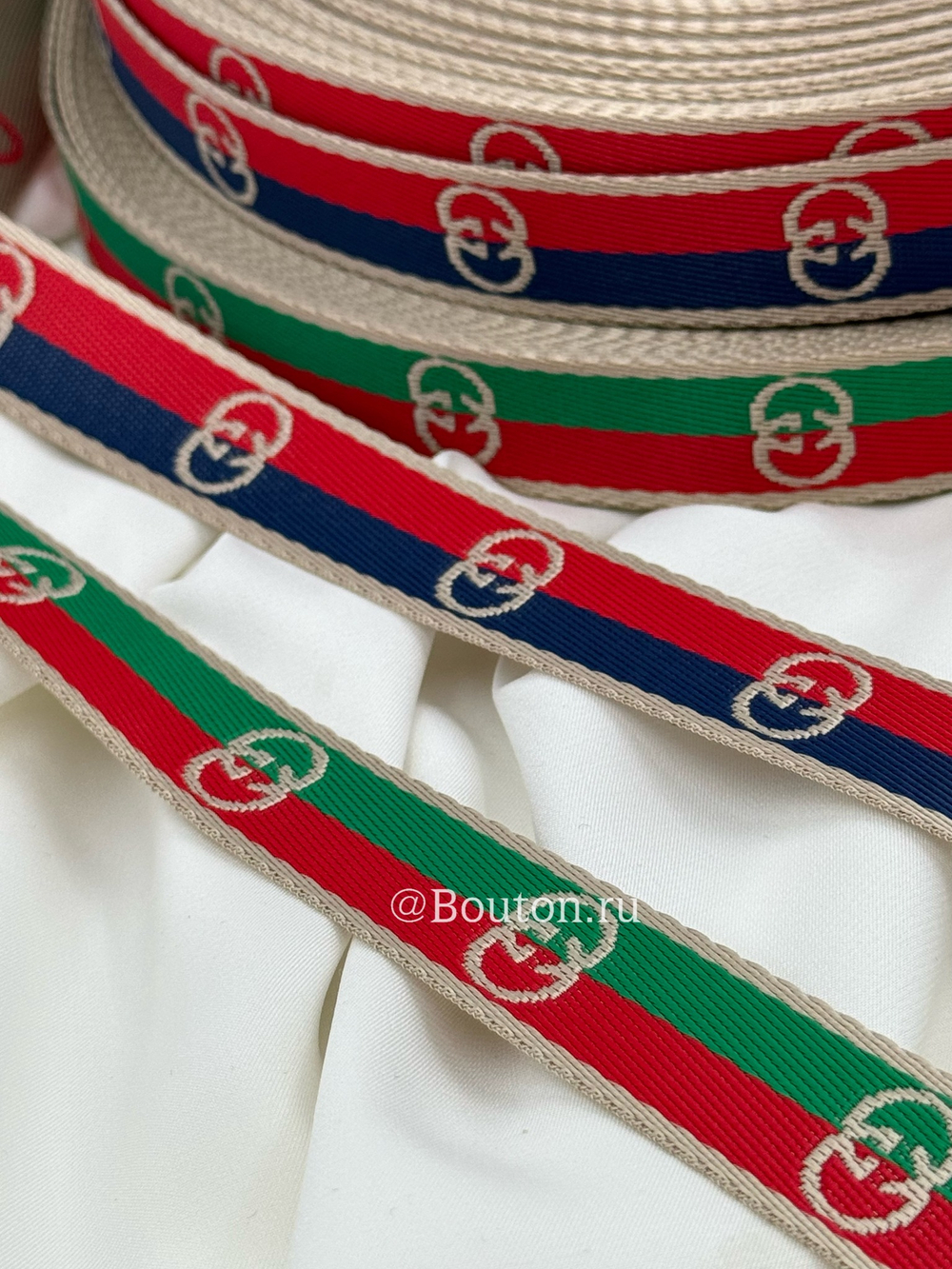 Тесьма Гучч. красно-зеленая узкая 2 см жаккард