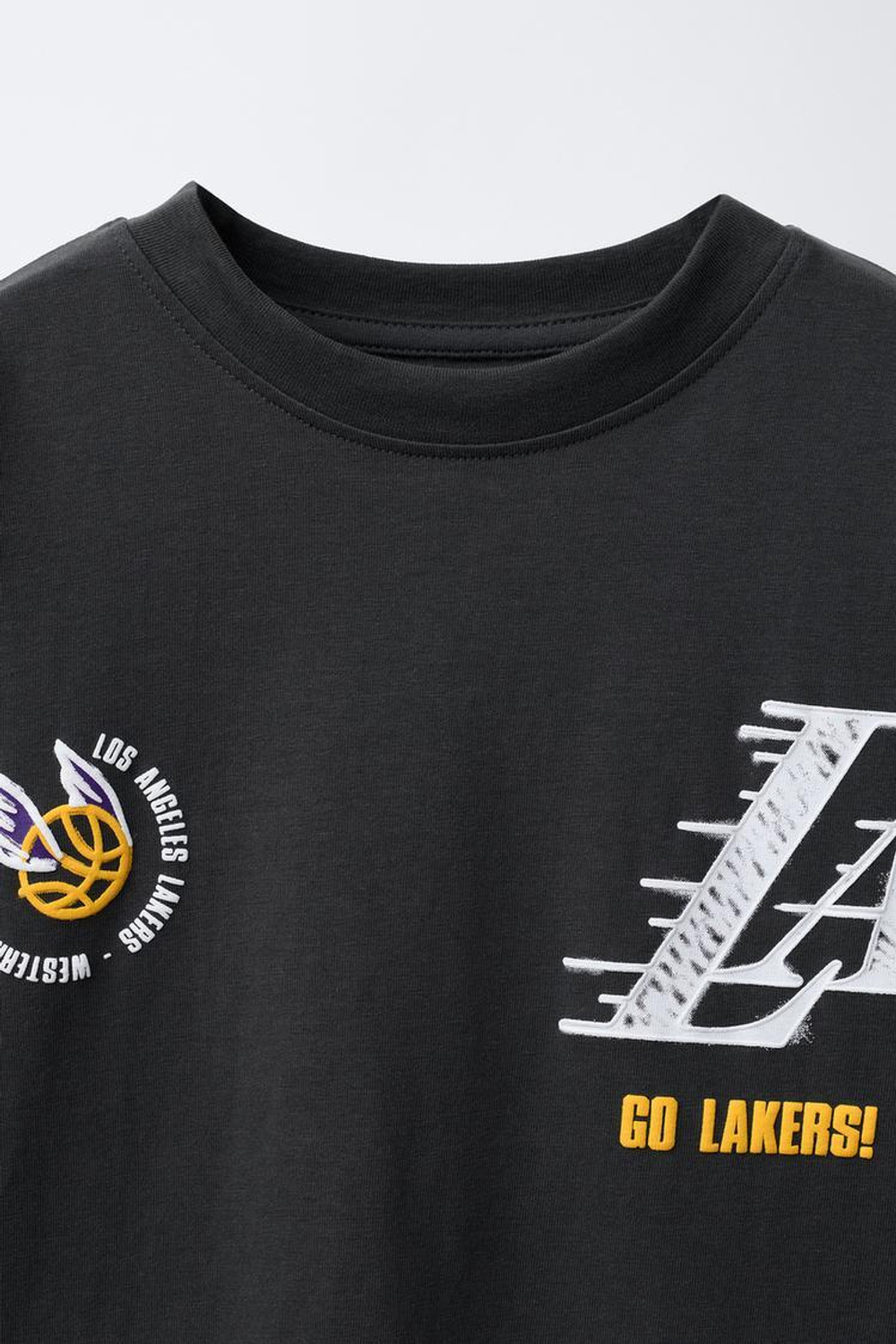 ZARA ФУТБОЛКА LOS ANGELES LAKERS NBA, АНТРАЦИТОВЫЙ/ХАКИ