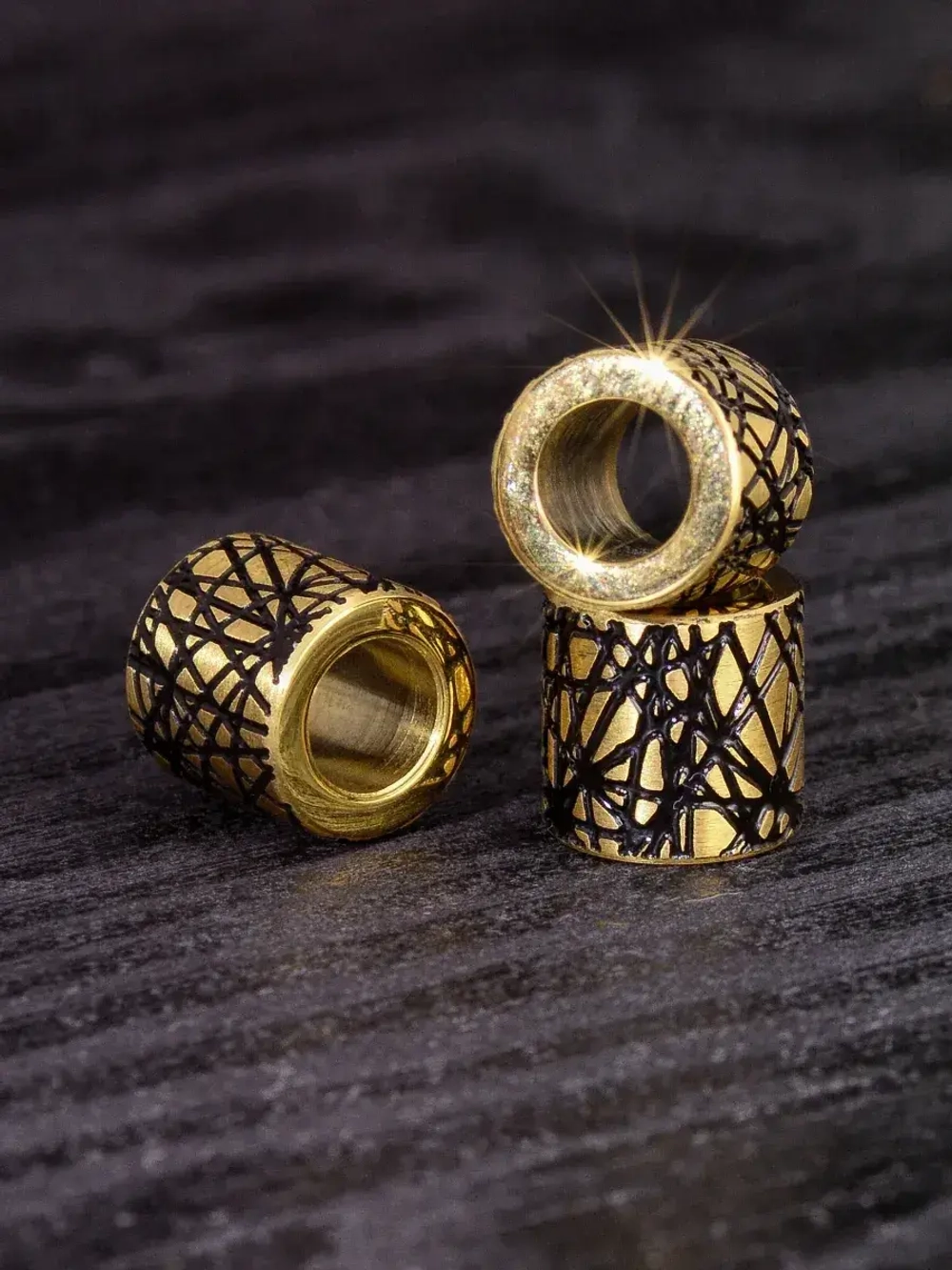 Бусины цветные «Паутина» из нержавеющей стали с лазерной гравировкой