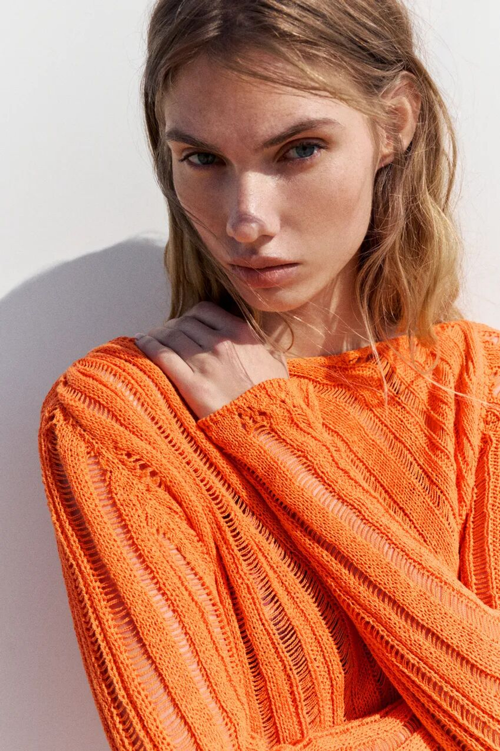 Оранжевый свитер из трикотажа с отверстиями - PULL&BEAR
